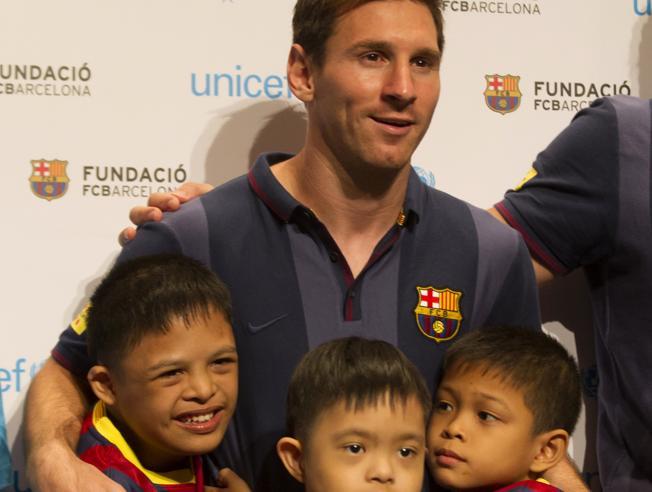 El Barça y Messi, con los refugiados