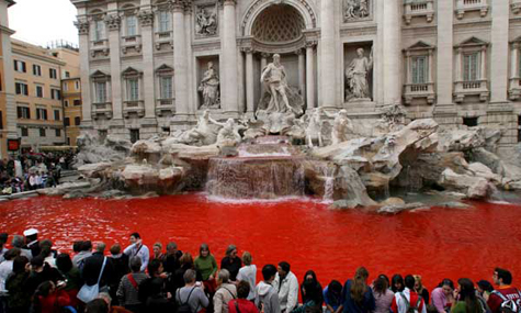 La Fuente de Trevi en Roma se teñirá de rojo por mártires cristianos