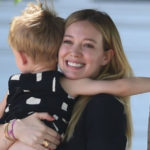 hilary-duff-con-su-hijo-906681_w1020h450c1cx582cy495