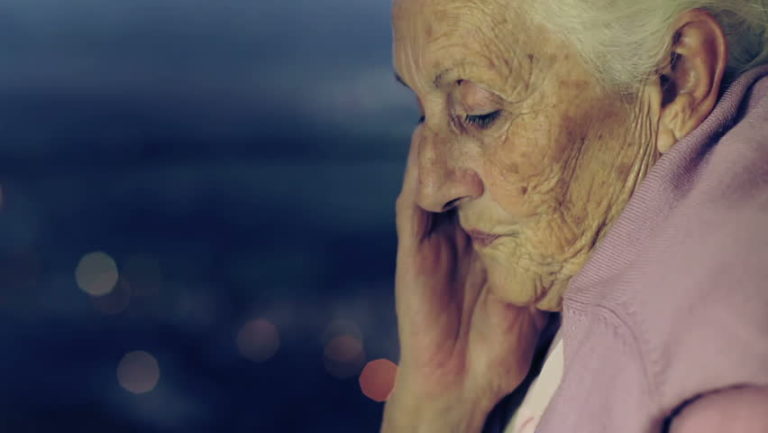La triste carta de una abuela solitaria dirigida a la sociedad