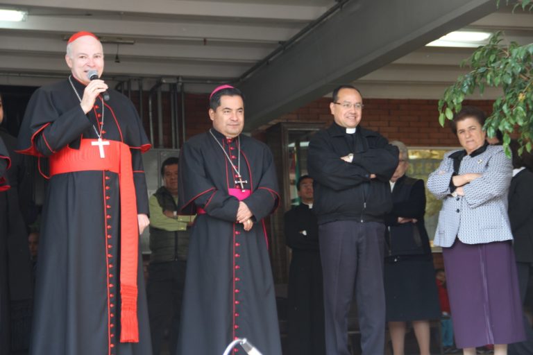 Cara a cara con el cardenal Carlos Aguiar Retes Mons. Efraín Mendoza Cruz y Mons. Jorge Coapio