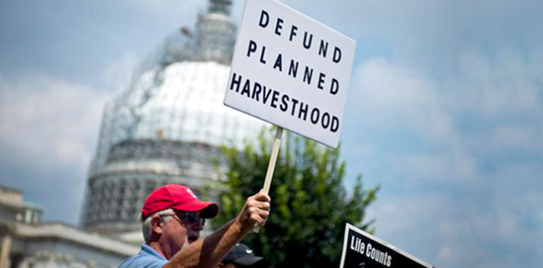Trump no cumple su promesa de retirar fondos a Planned Parenthood, la trasnacional abortista más poderosa