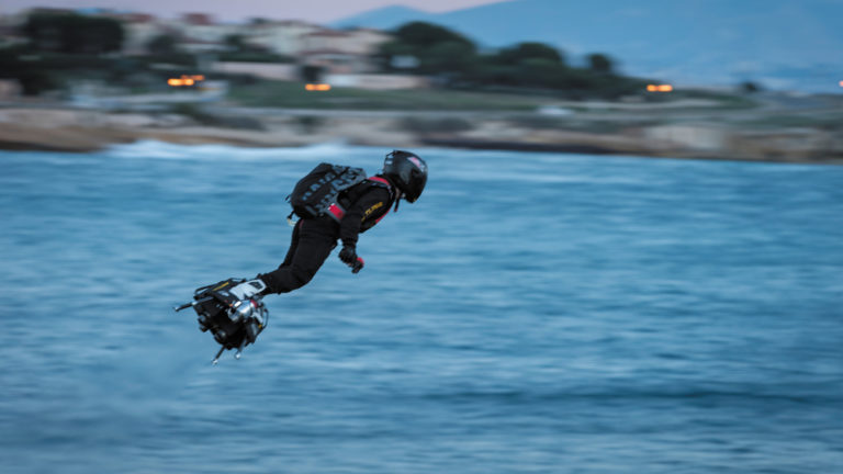 Flyboard Air: el monopatín volador del creador del flyboard acuático