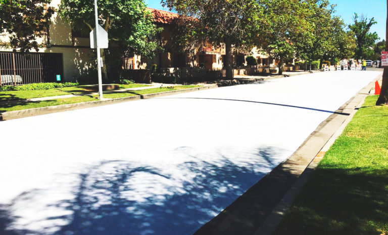 Las calles de Los Ángeles se visten de gris claro ¿Sabes por qué?