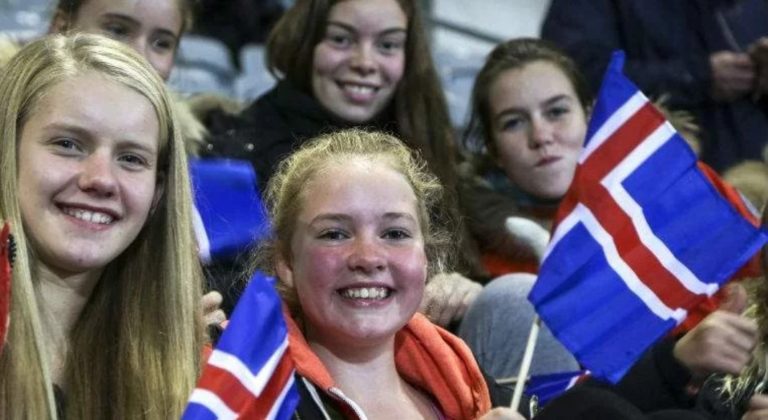 Islandia prohíbe por ley que las mujeres cobren menos que los hombres