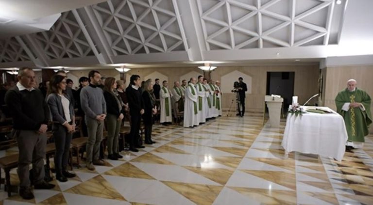 Papa Francisco: La mujer es la que da armonía al mundo, no está para lavar platos