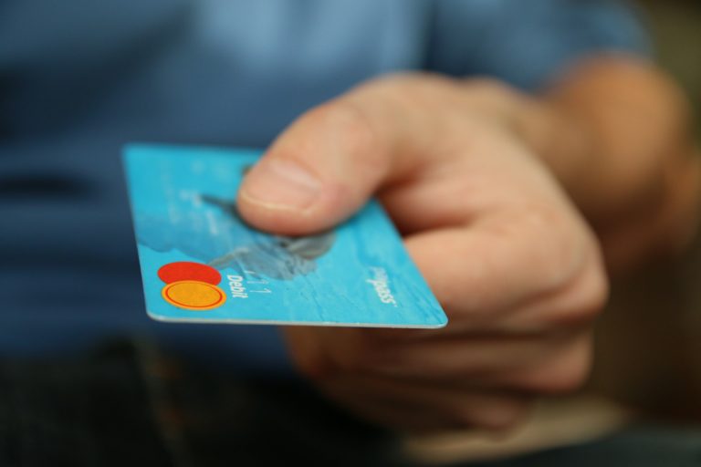 5 productos financieros ideales para regalar a mamá
