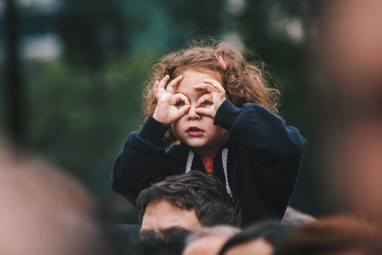 Enseña a los niños a procesar tanta información tóxica que están recibiendo en este tiempo de crisis