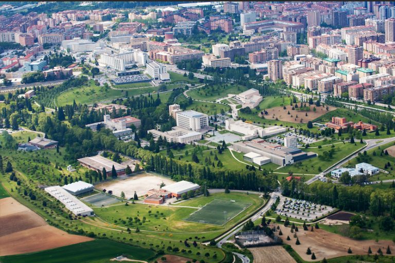 5 MOTIVOS POR LOS QUE ESTUDIAR EN LA (PARA ALGUNOS) MEJOR UNIVERSIDAD PRIVADA DE ESPAÑA.