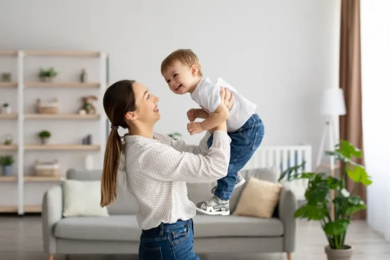 5 hábitos de madres que han decidido ser felices