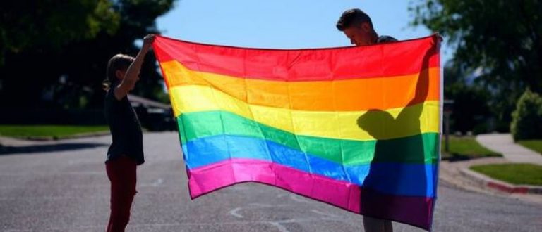 Los adolescentes de EE.UU cada vez rechazan más la ideología de género, un 69% frontalmente